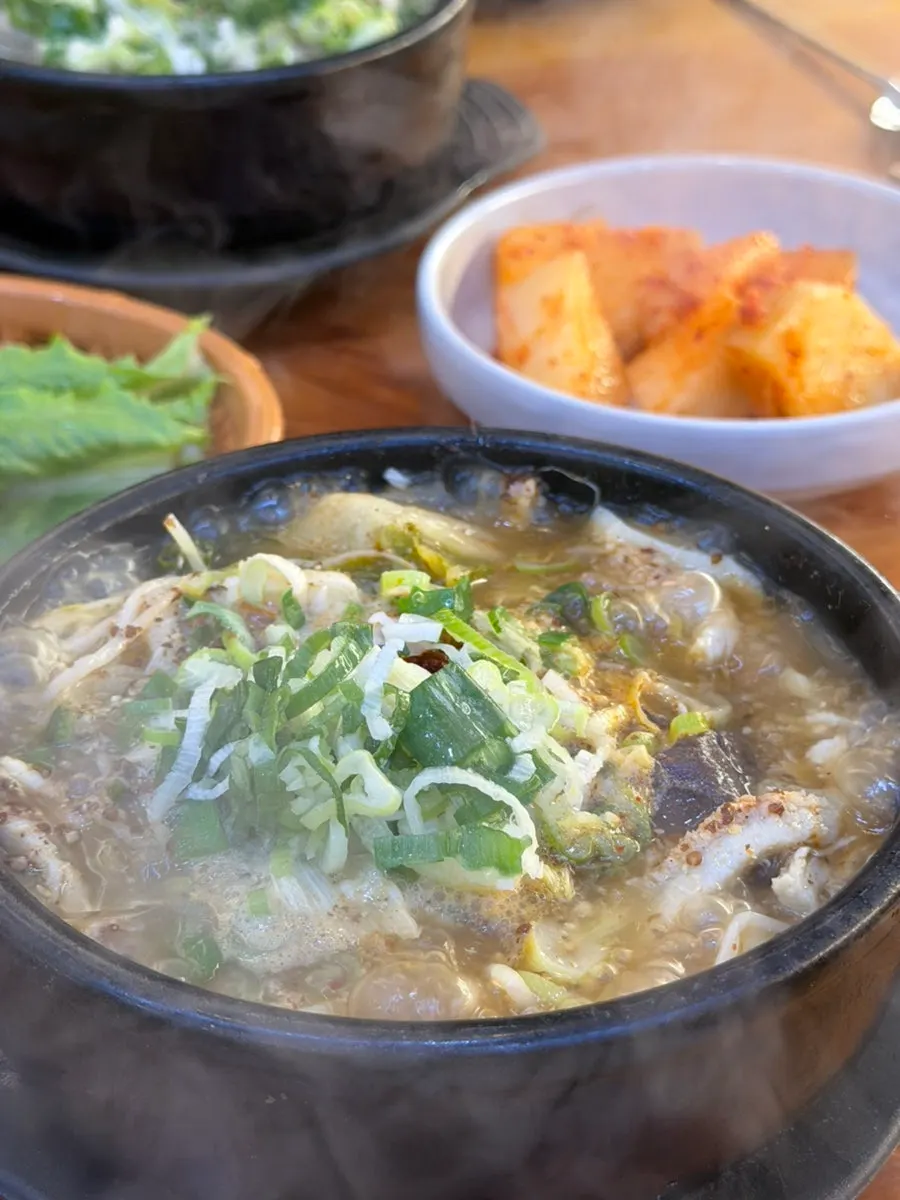 Haejangguk and dombe pork set spread