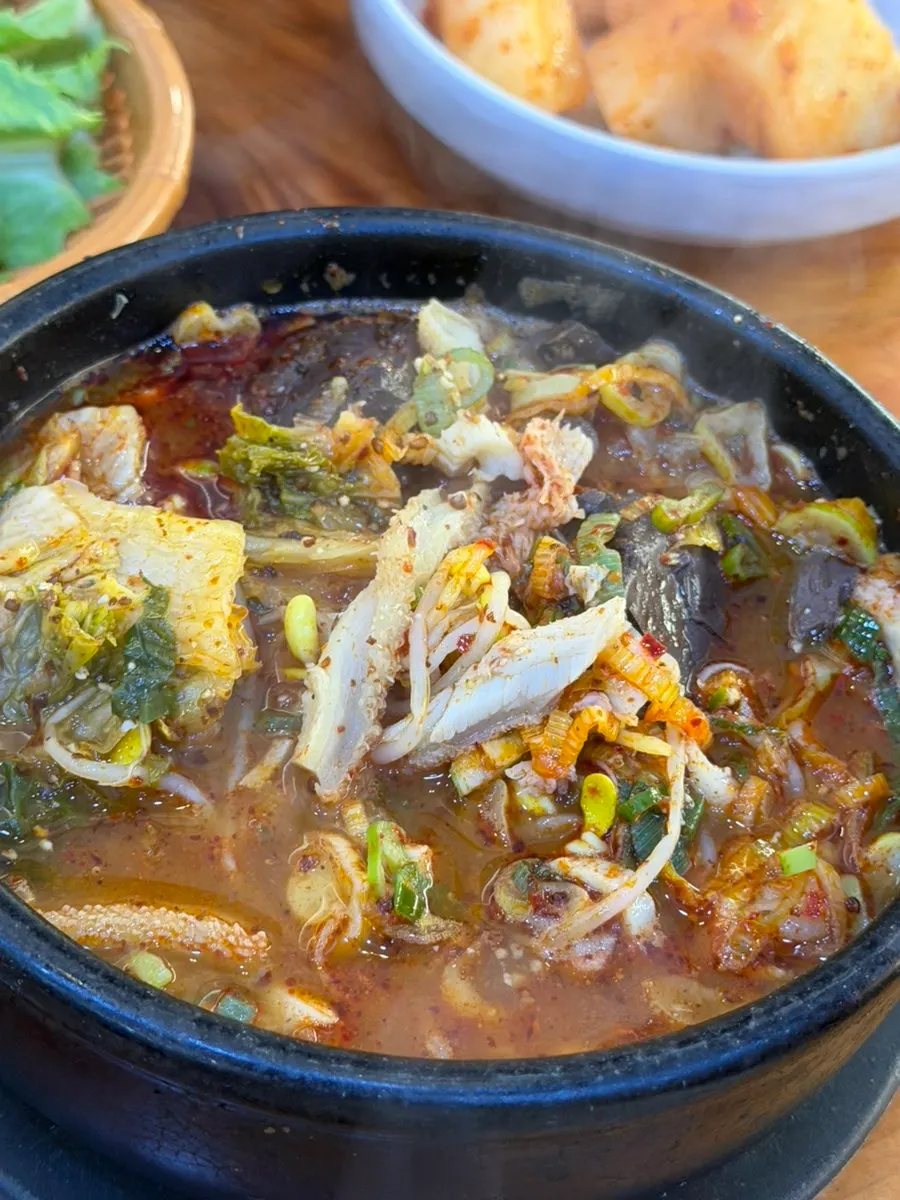 Naejangtang loaded with bean sprouts and siraegi