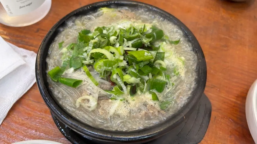 다데기 유무로 주문한 해장국 상차림