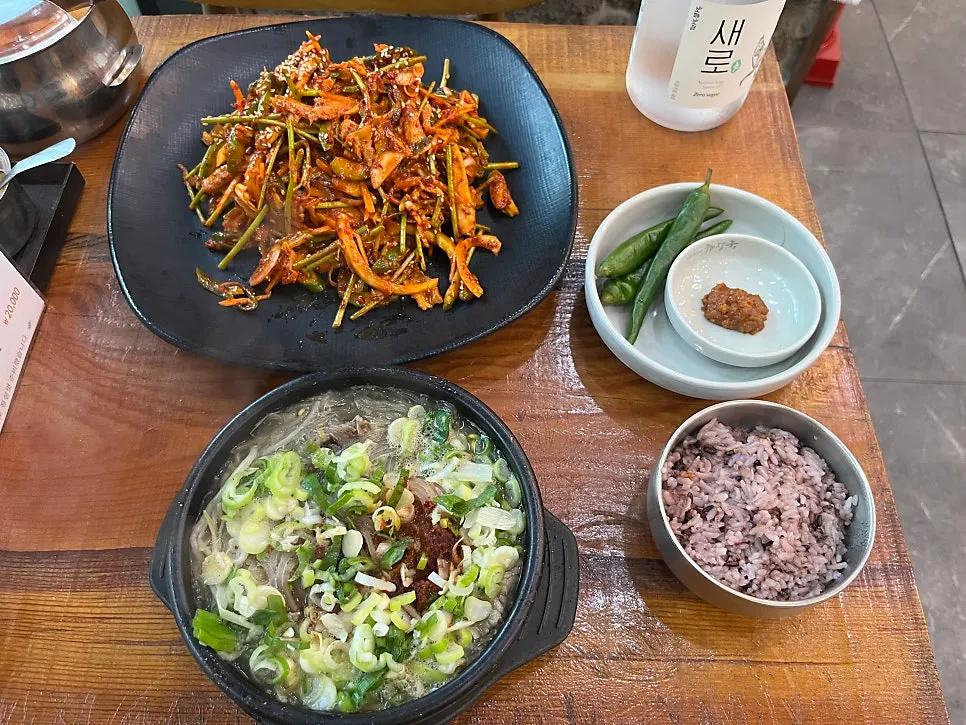Table set with haejangguk and yangmuchim