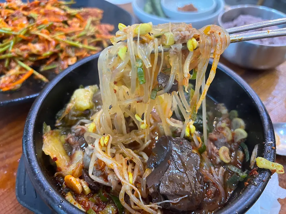 Haejangguk with large chunks of beef blood and generous fillings