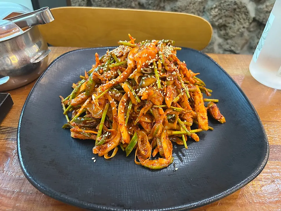 A generous plate of yangmuchim