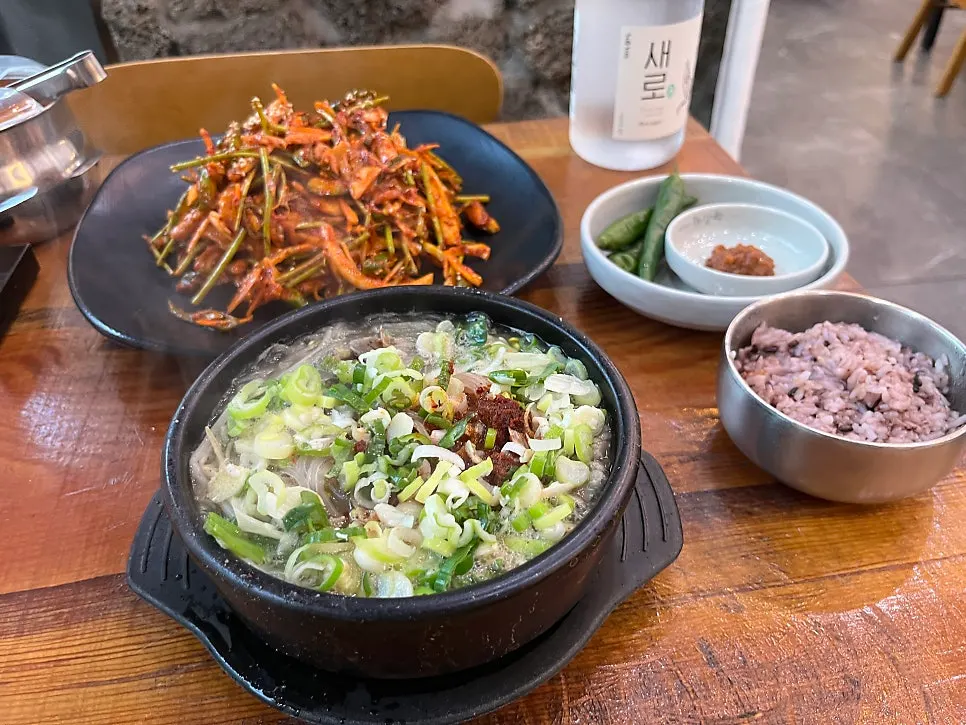 Well-seasoned yangmuchim paired with haejangguk