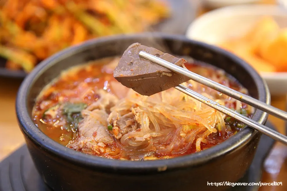 Haejangguk topped generously with green onion