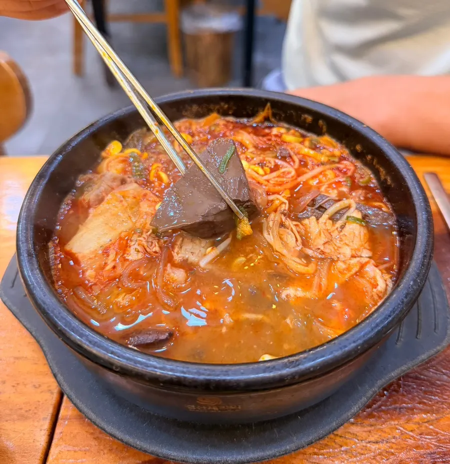푸딩처럼 탱글한 해장국 선지