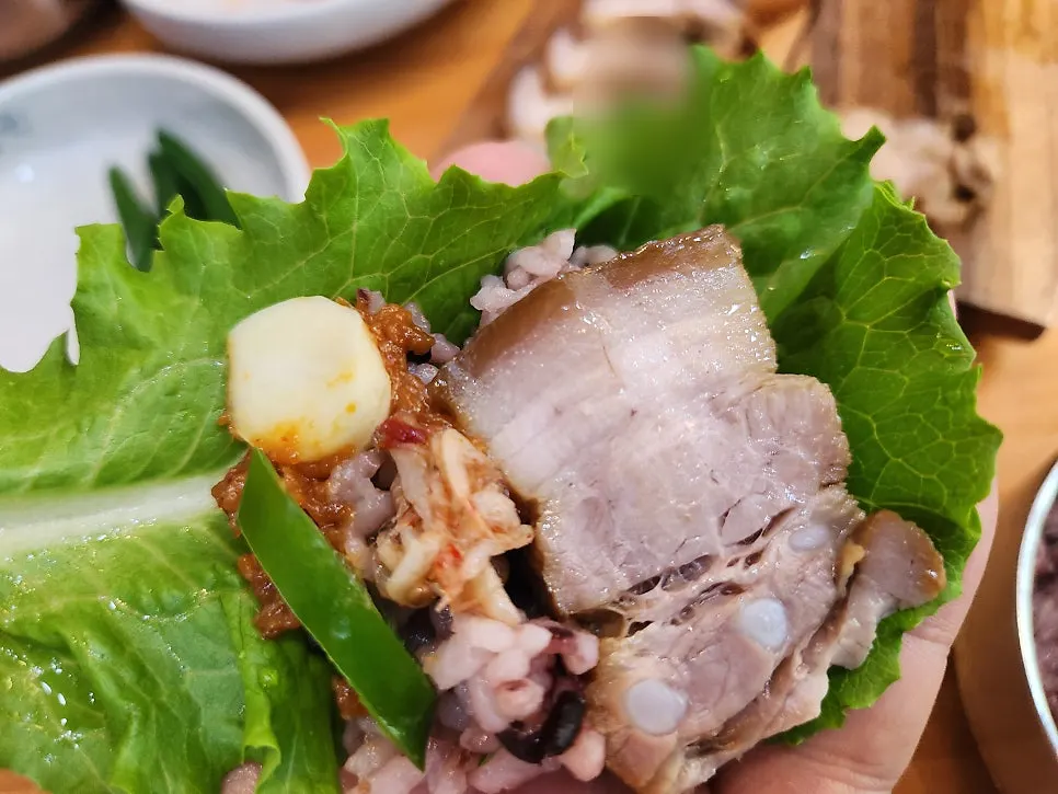 Cross-section of the suyuk-style dombe pork