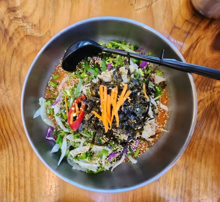 Hanchi mulhoe served in icy broth