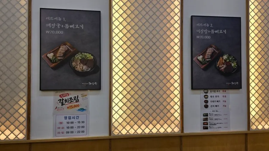 깨끗하게 비운 식사 후 테이블