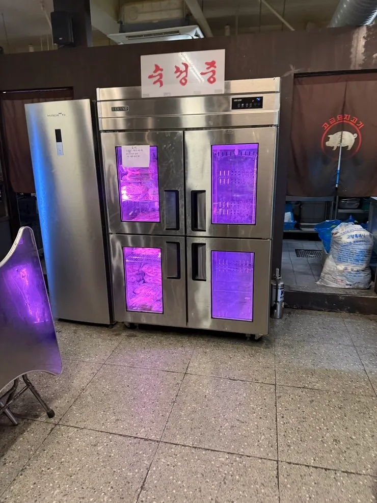 북적이는 삼송 고깃집 내부 풍경