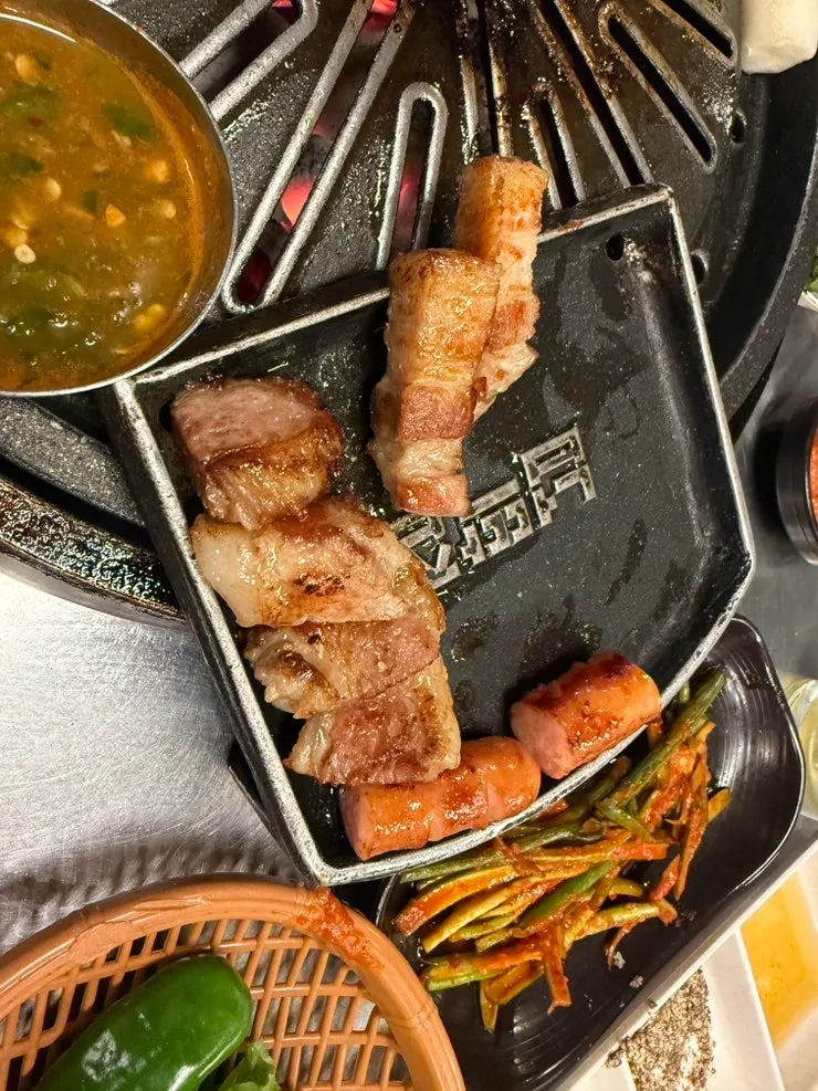 불판에 구워지는 사잇살