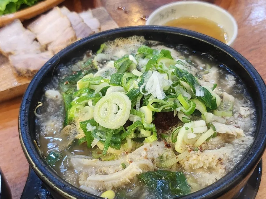 Tripe soup filled with tripe and beef blood