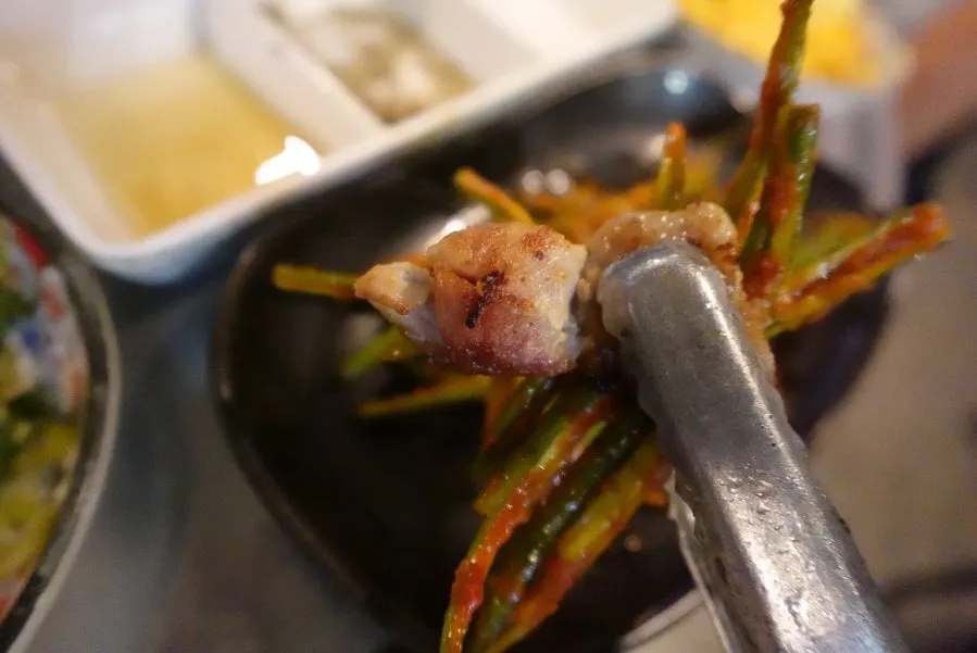 넙딱집 삼송점 마늘쫑무침 반찬
