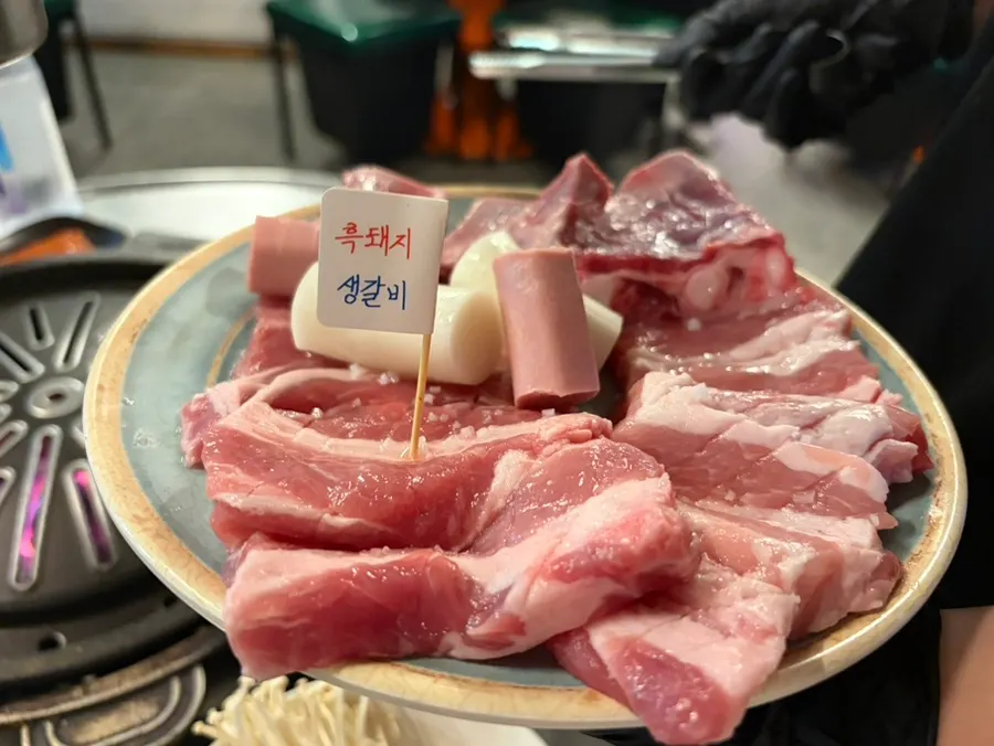 왕소금 뿌린 산청흑돼지 생갈비 400g