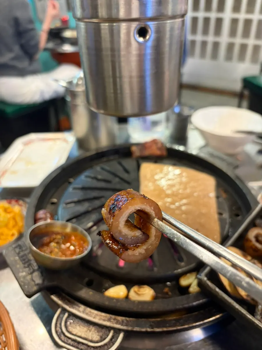 마무리로 구운 껍데기와 콩가루