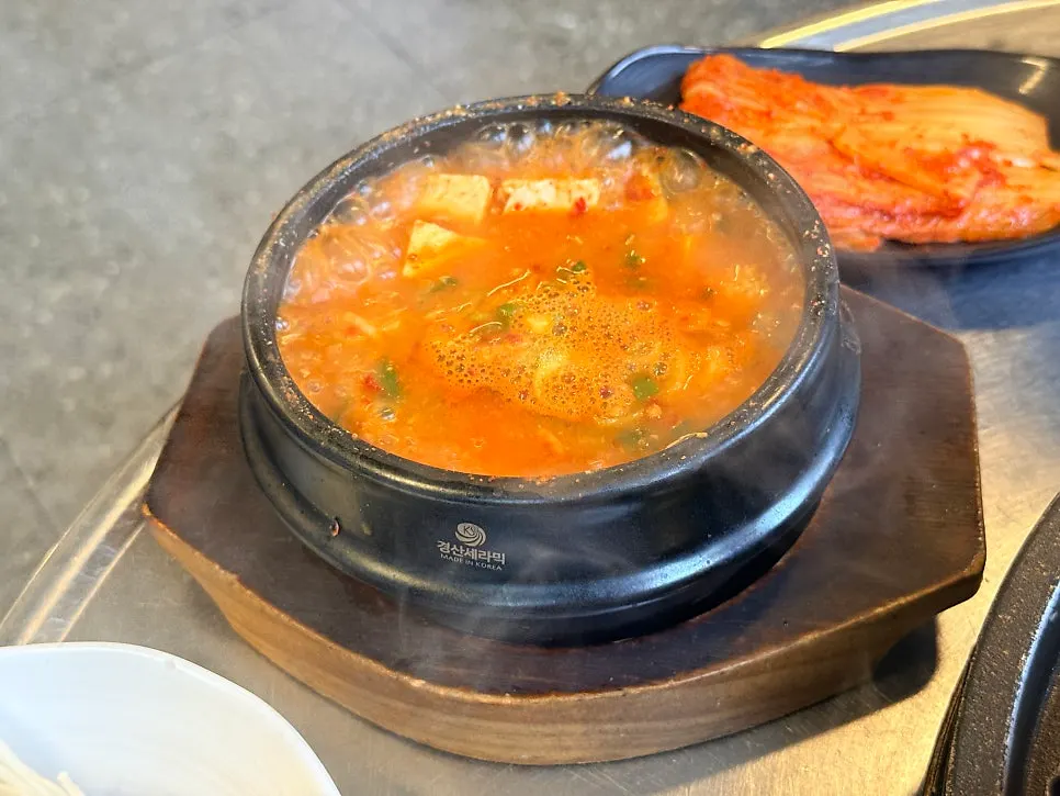 The additionally ordered Neopttak cheonggukjang and rice