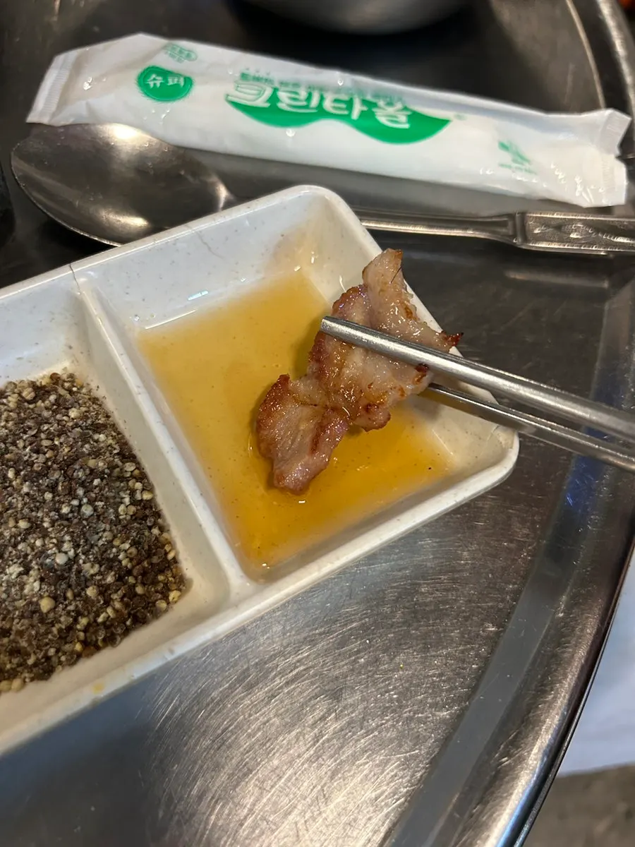 따뜻하게 유지되는 구운 고기