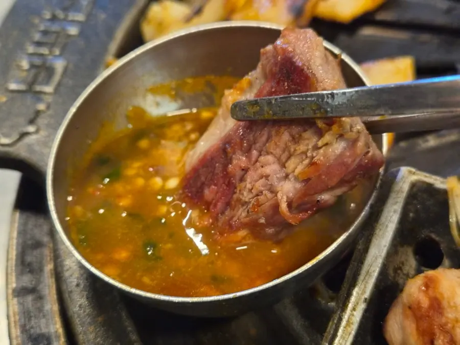 Neopttakjip's signature meat-sauce dip