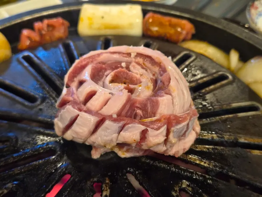 Galmaegisal cooking on the grill plate