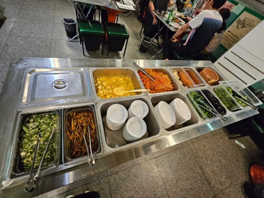 Side dishes at the self-service corner
