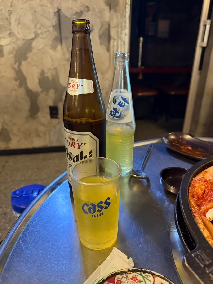 노릇하게 구운 삼겹살 한 점