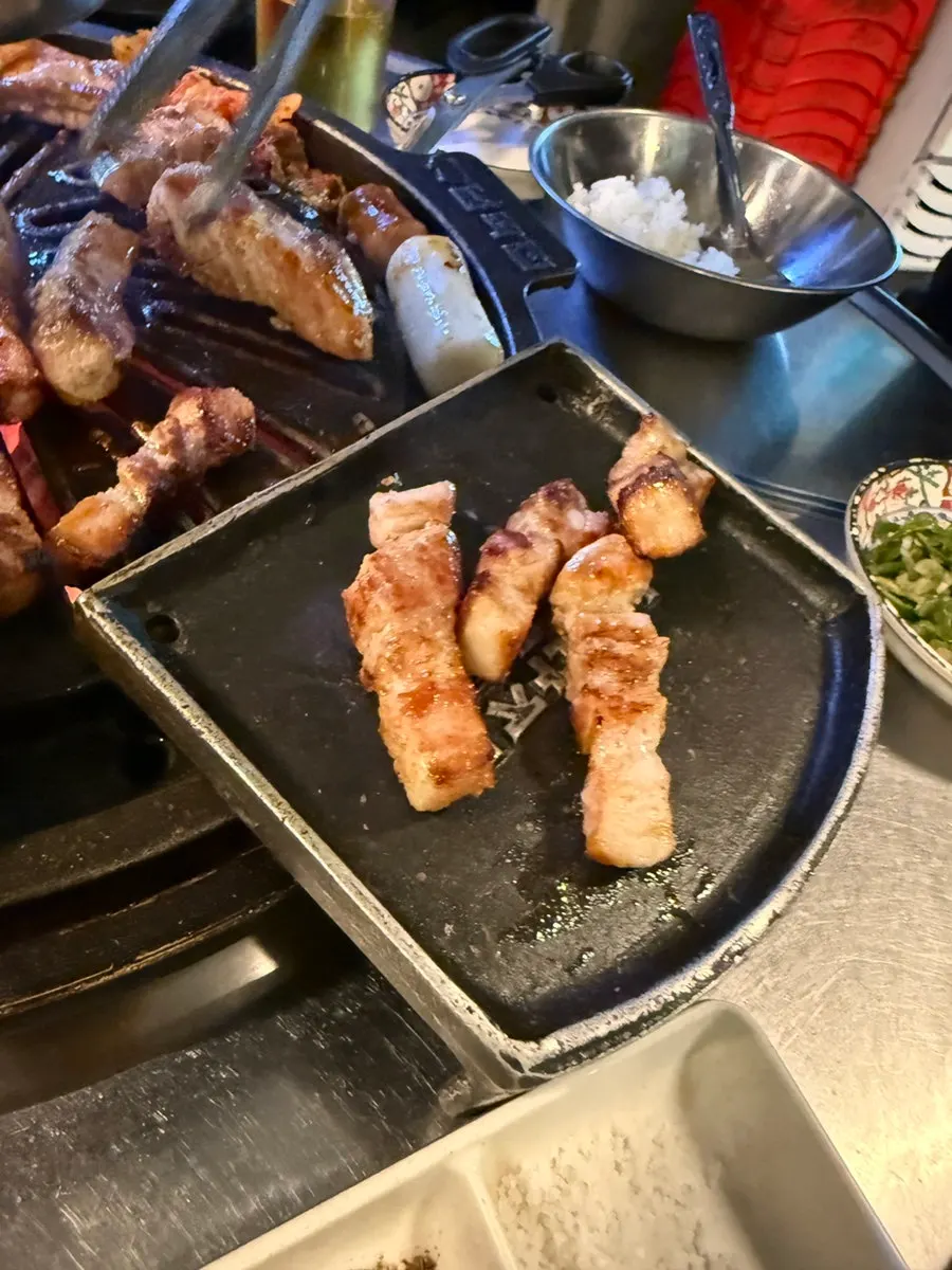 산청흑돼지생갈비와 삼겹살 상차림