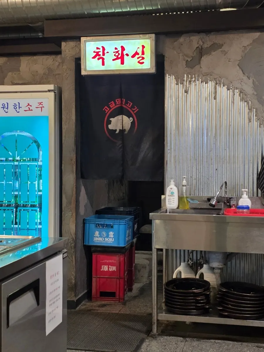 Self-service bar for basic side dishes