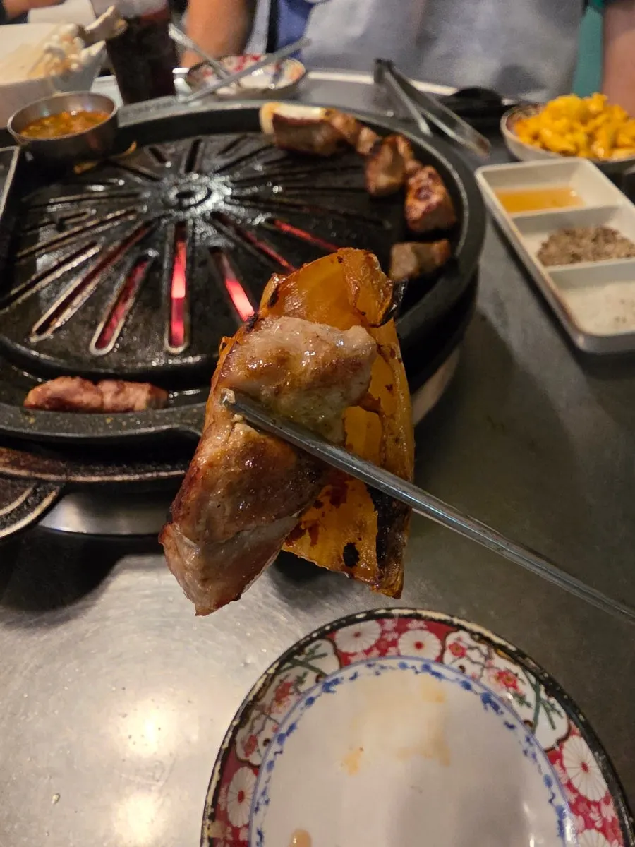 Neopttakjip pork barbecue table setting