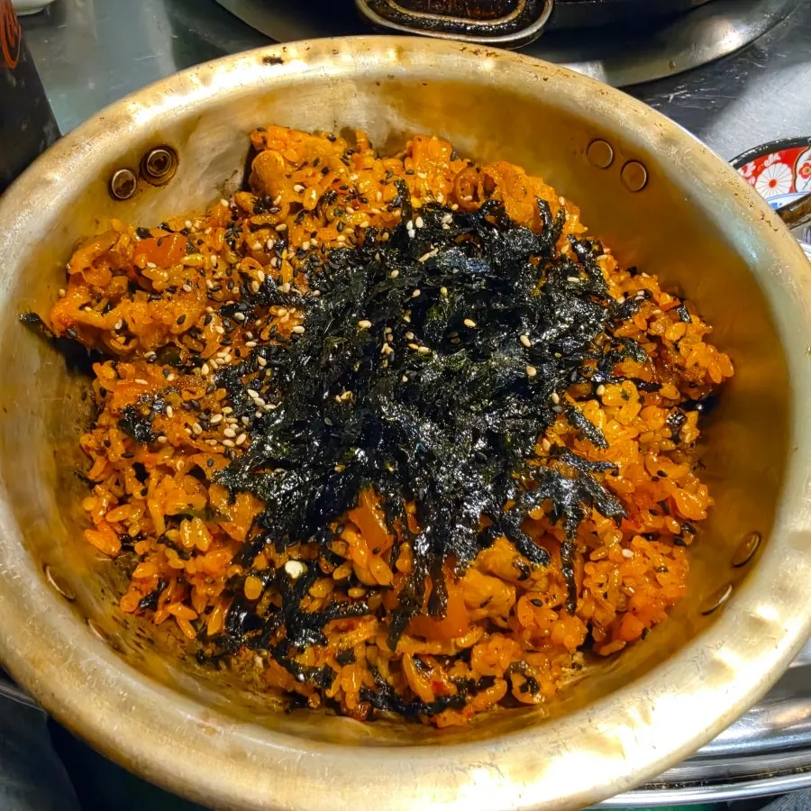 Kkakdugi fried rice with beef brisket