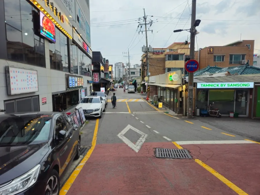 삼송역 3번 출구 골목길의 넙딱집 삼송점 외관