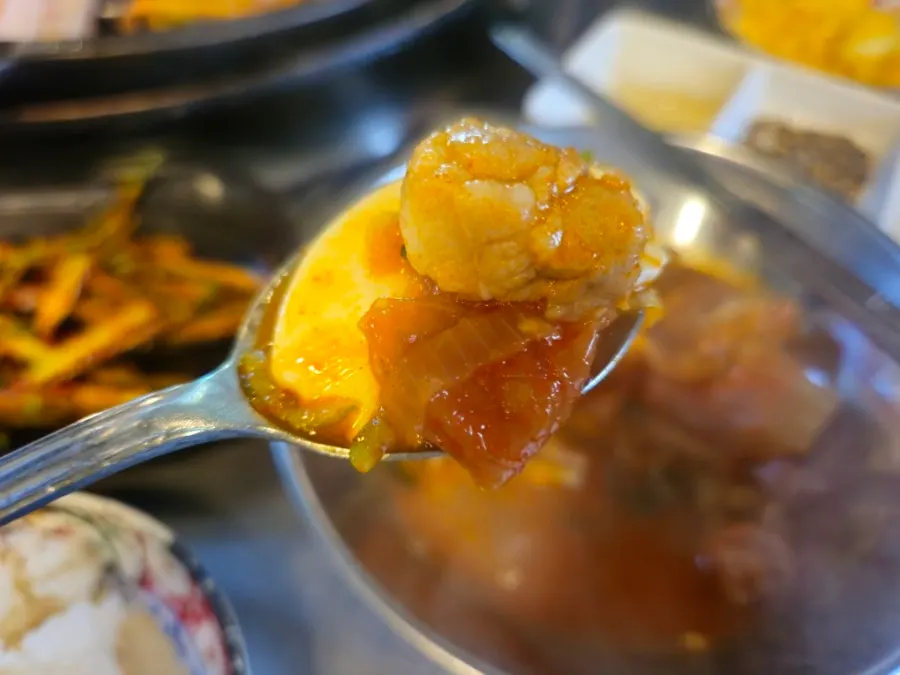 수제소시지가 들어간 순두부찌개 속