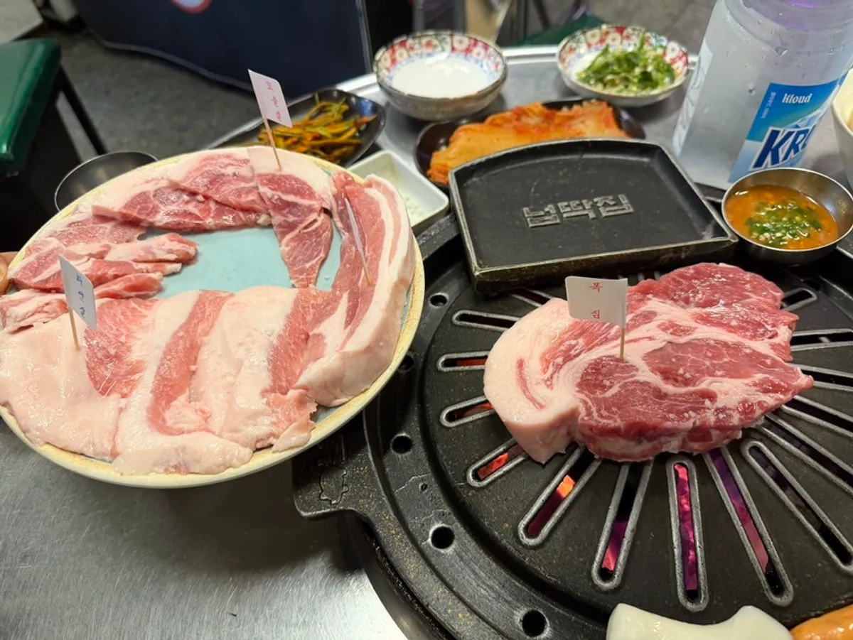 넙딱집 삼송점 연탄불 모둠구이 상차림