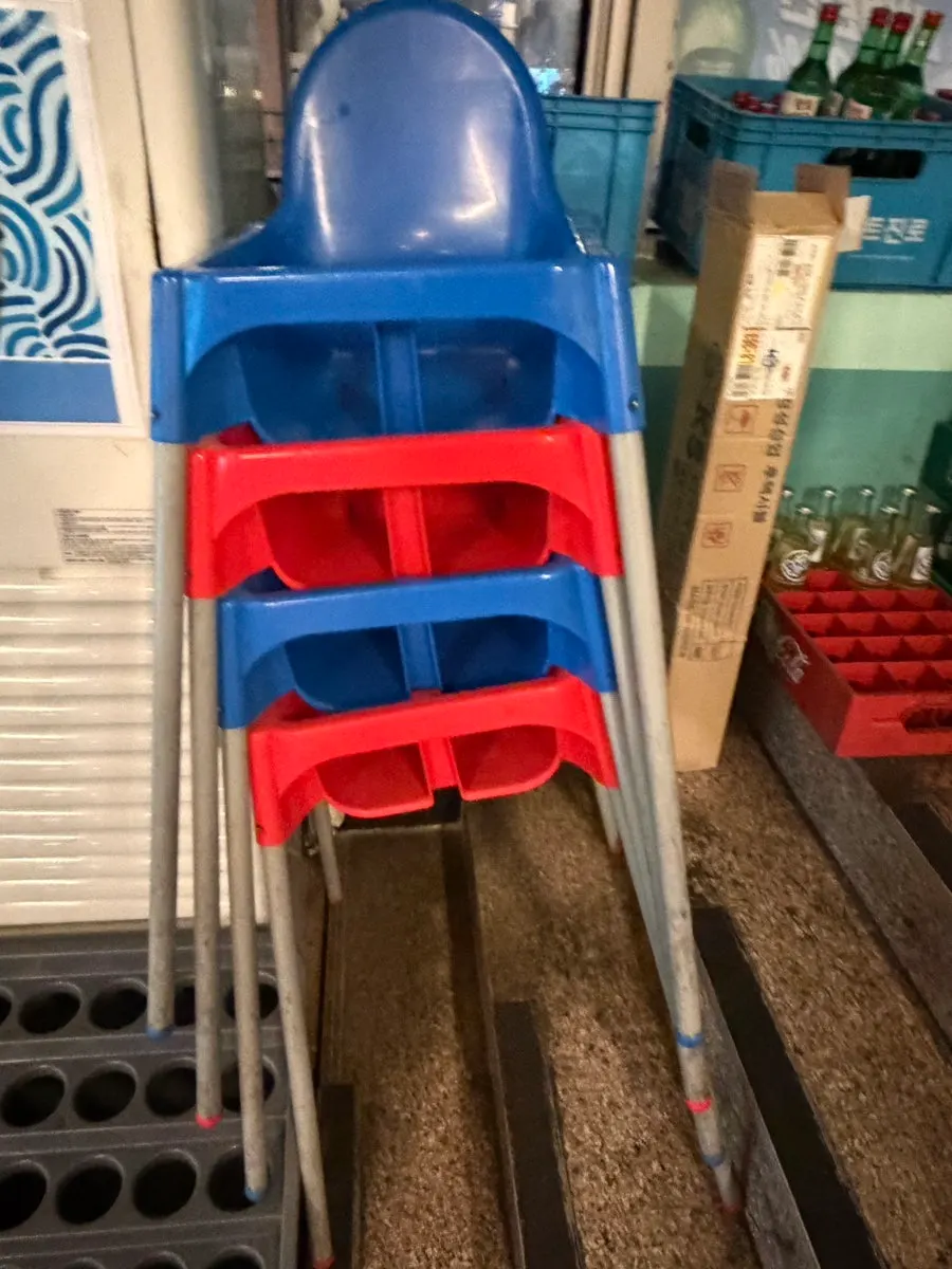 넙딱집 삼송점 홀 전경