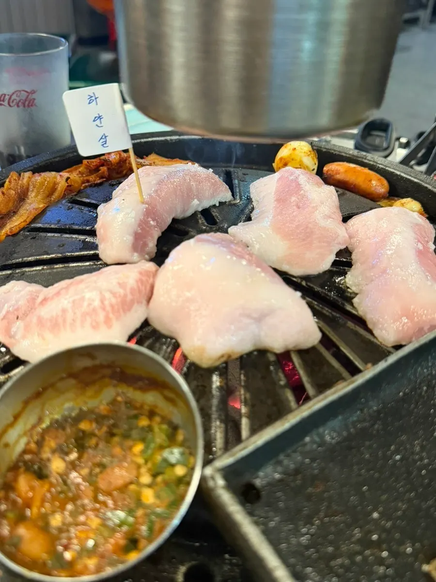 흑돼지 생갈비 생고기 상차림