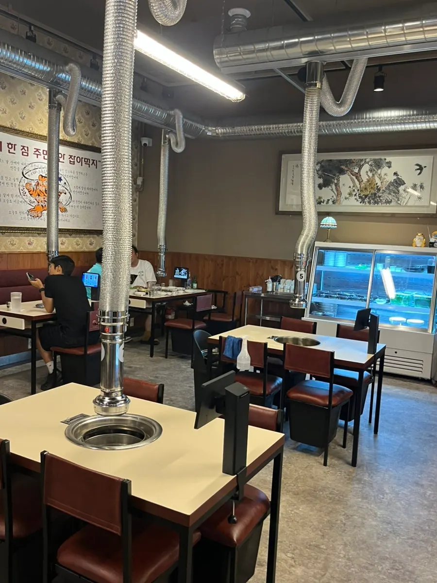 Bright, clean interior of Samstar Charcoal Grill