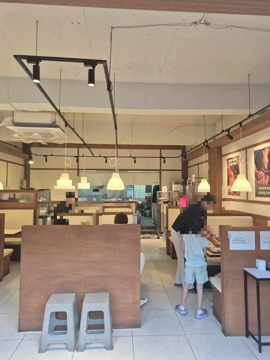 Interior seating at Sioldon Ilwon Branch