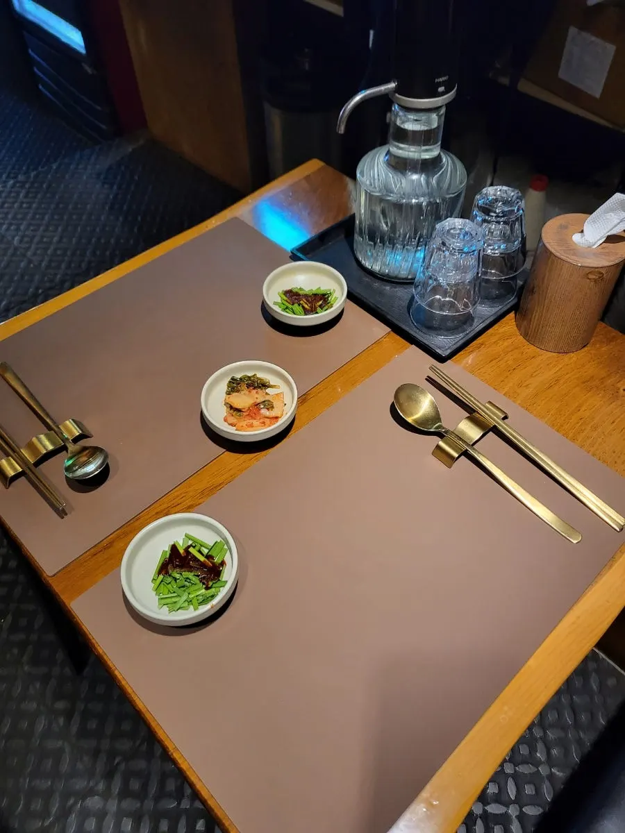 Dressed chives and kimchi side dishes