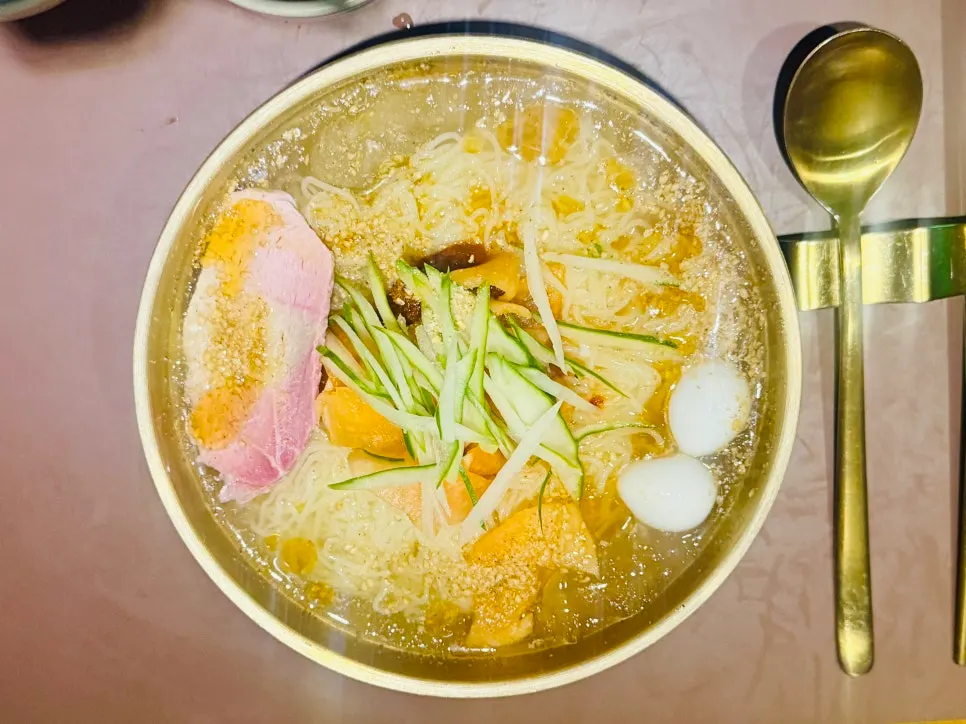 시원한 국물의 물밀면
