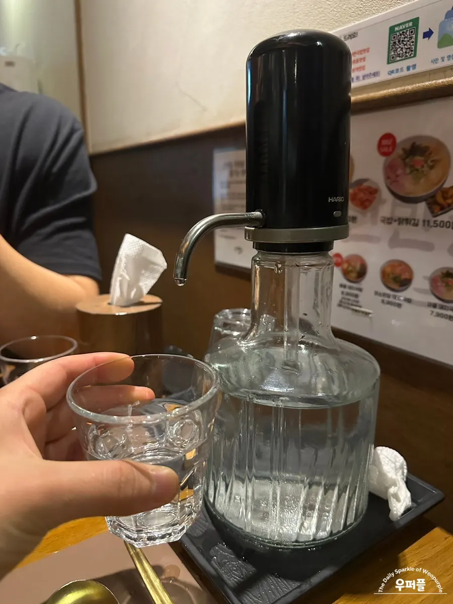 Table water bottle that dispenses when pressed