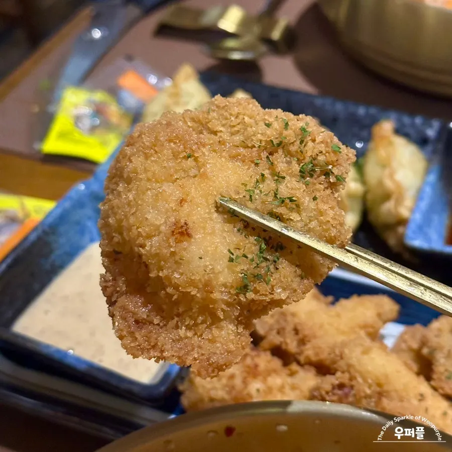 Crispy karaage fried chicken pieces