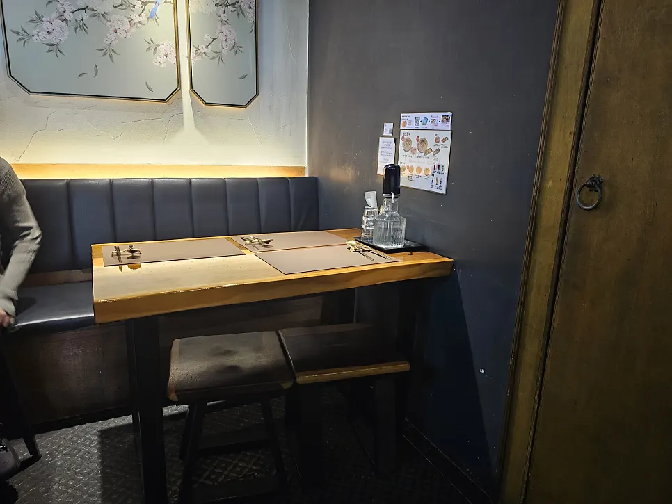 Interior seating at Sanbandeul Pork Gukbap with 2-person and 4-person tables