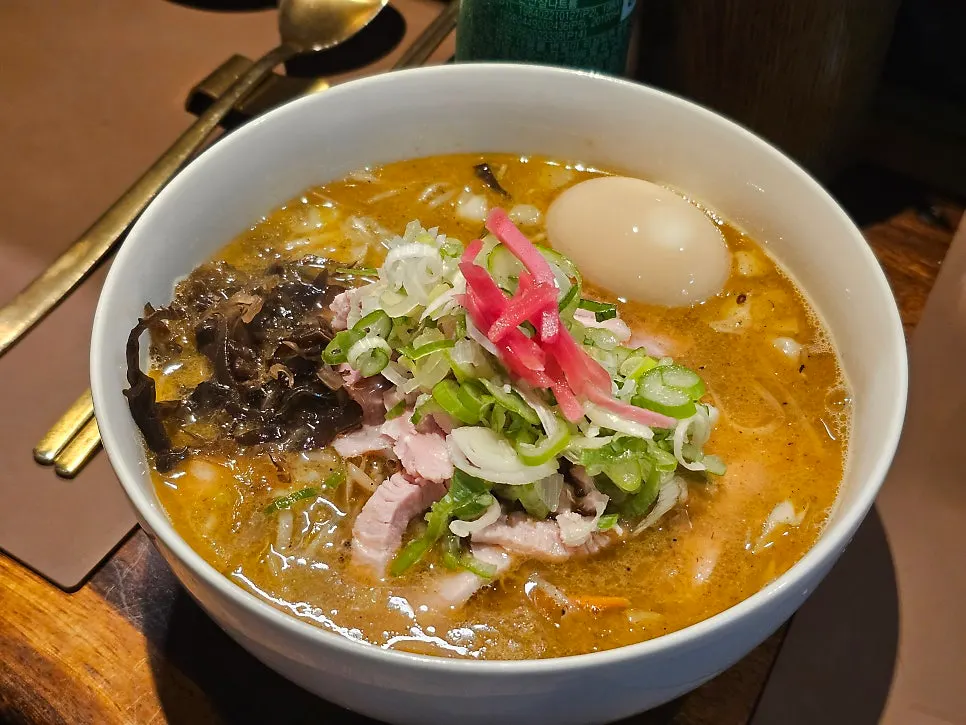 A bowl of Sanbandeul gukbap