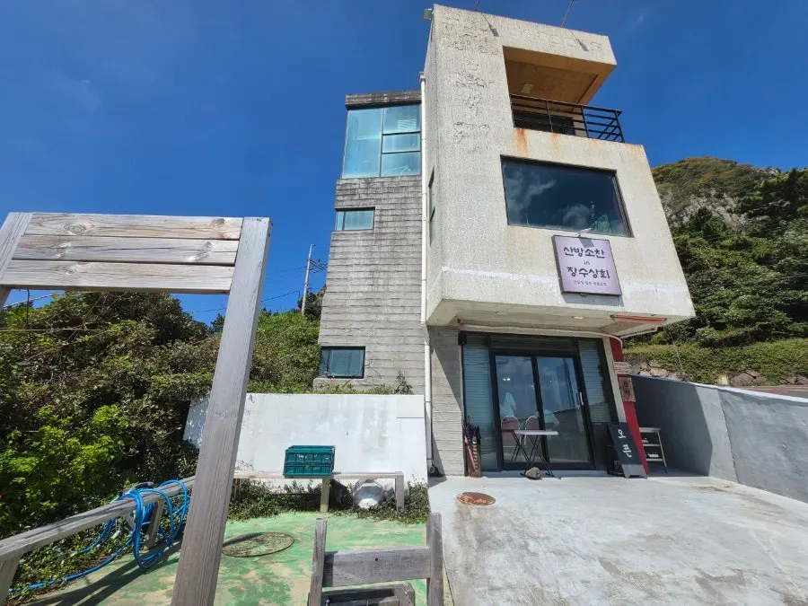 View around Sanbang Sochan in Jangsu Sanghoe near Sanbang-san in Sagye-ri