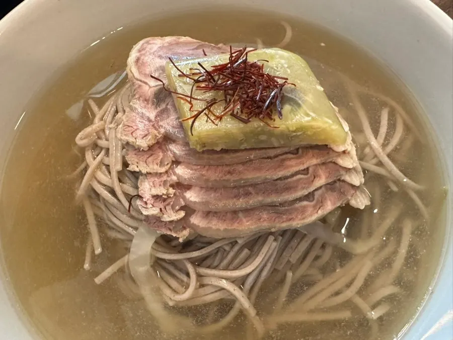 냉면과 함께 나온 감귤식초와 겨자