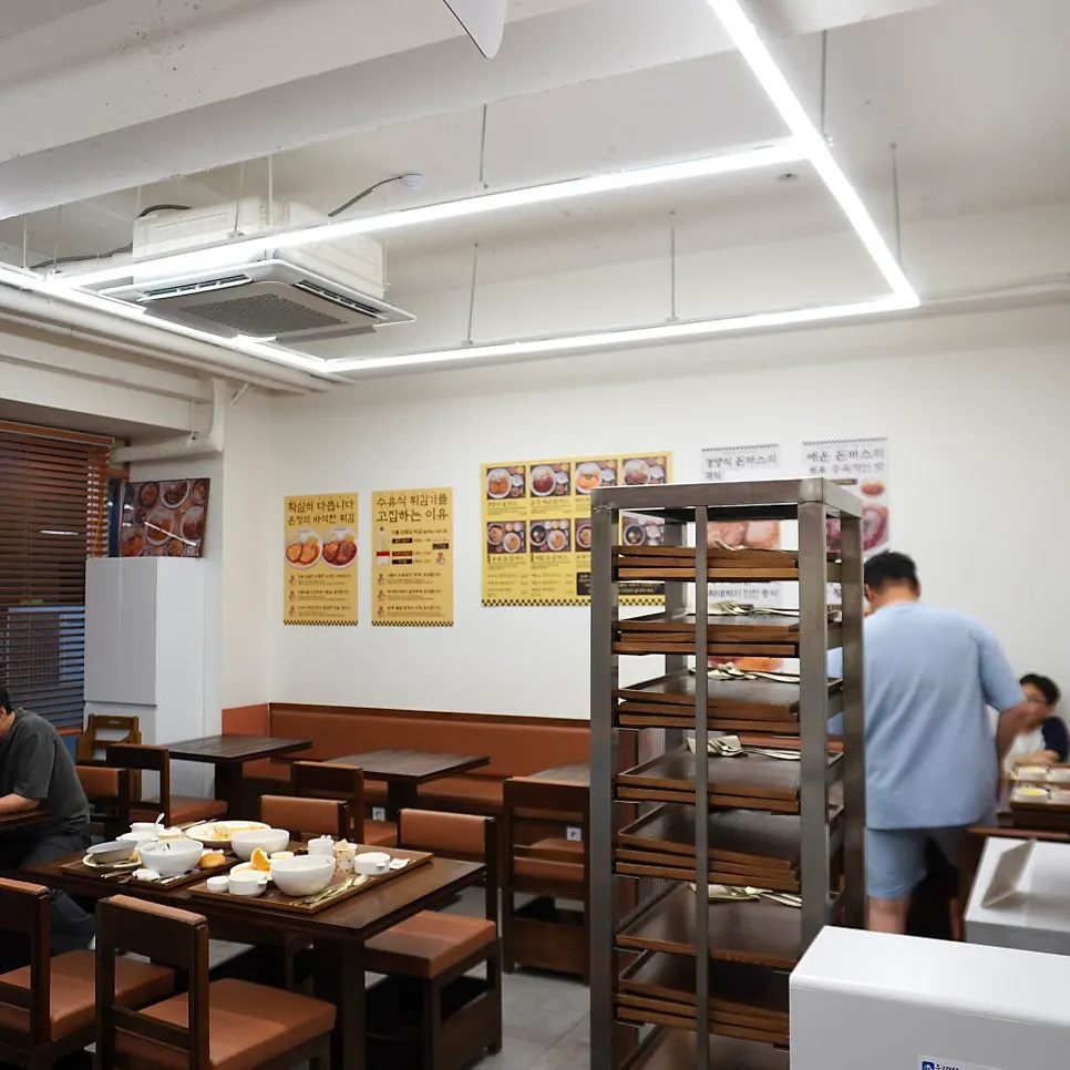 Wood-tone interior of Onjeong Gyeongyangsikdang