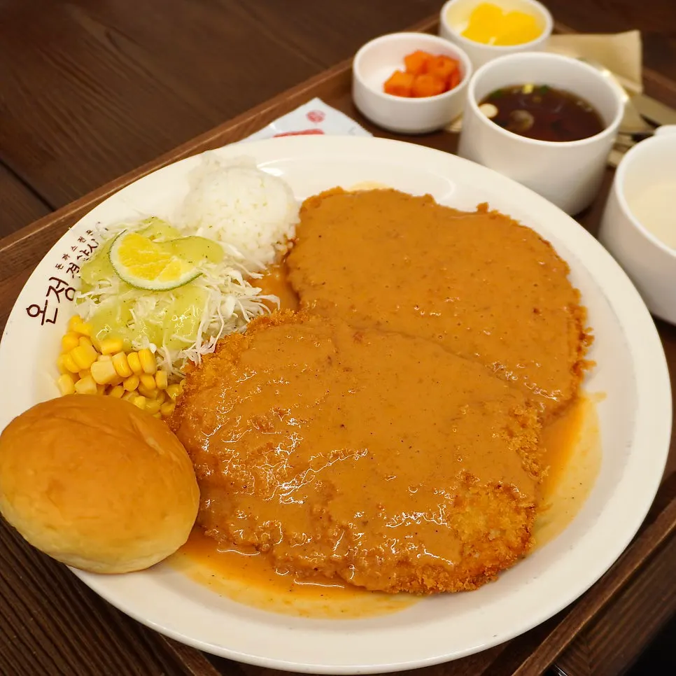 Self-serve corner for unlimited rice refills