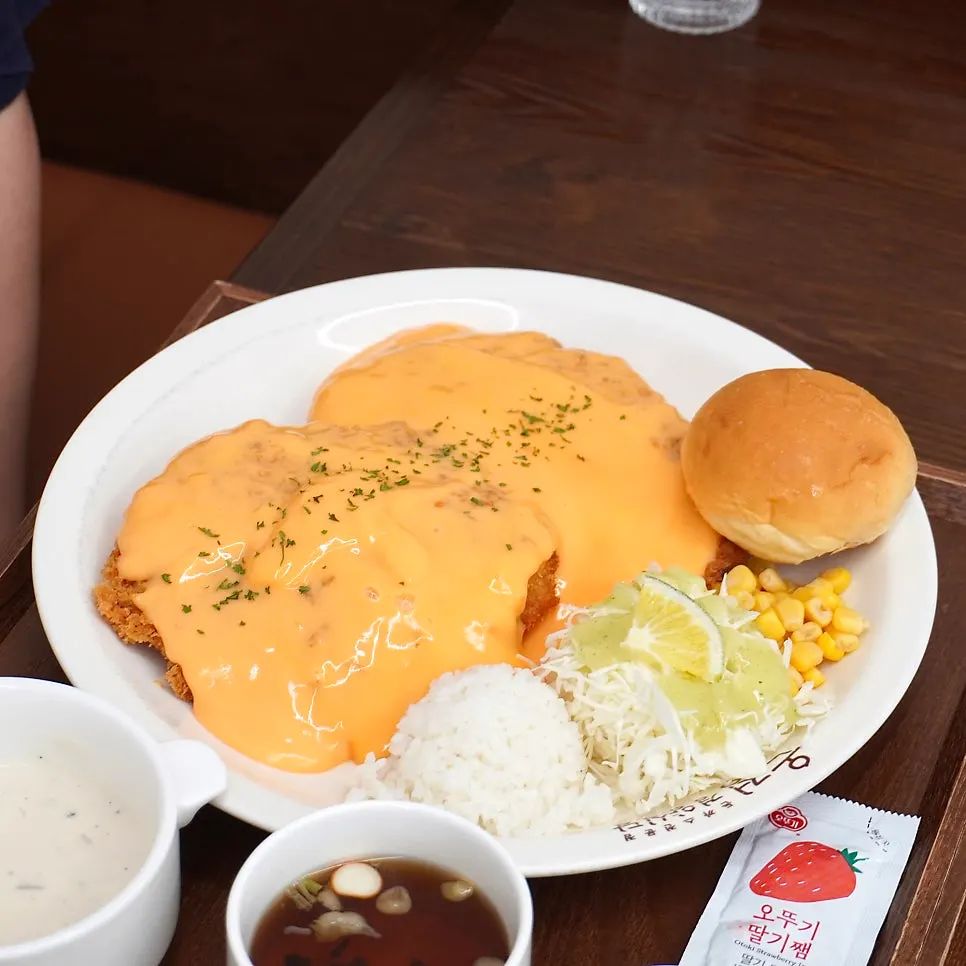 Onjeong spicy pork cutlet topped with red sauce