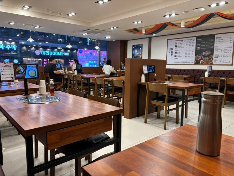 Spacious, clean interior of Deodolpan Sanbon Branch