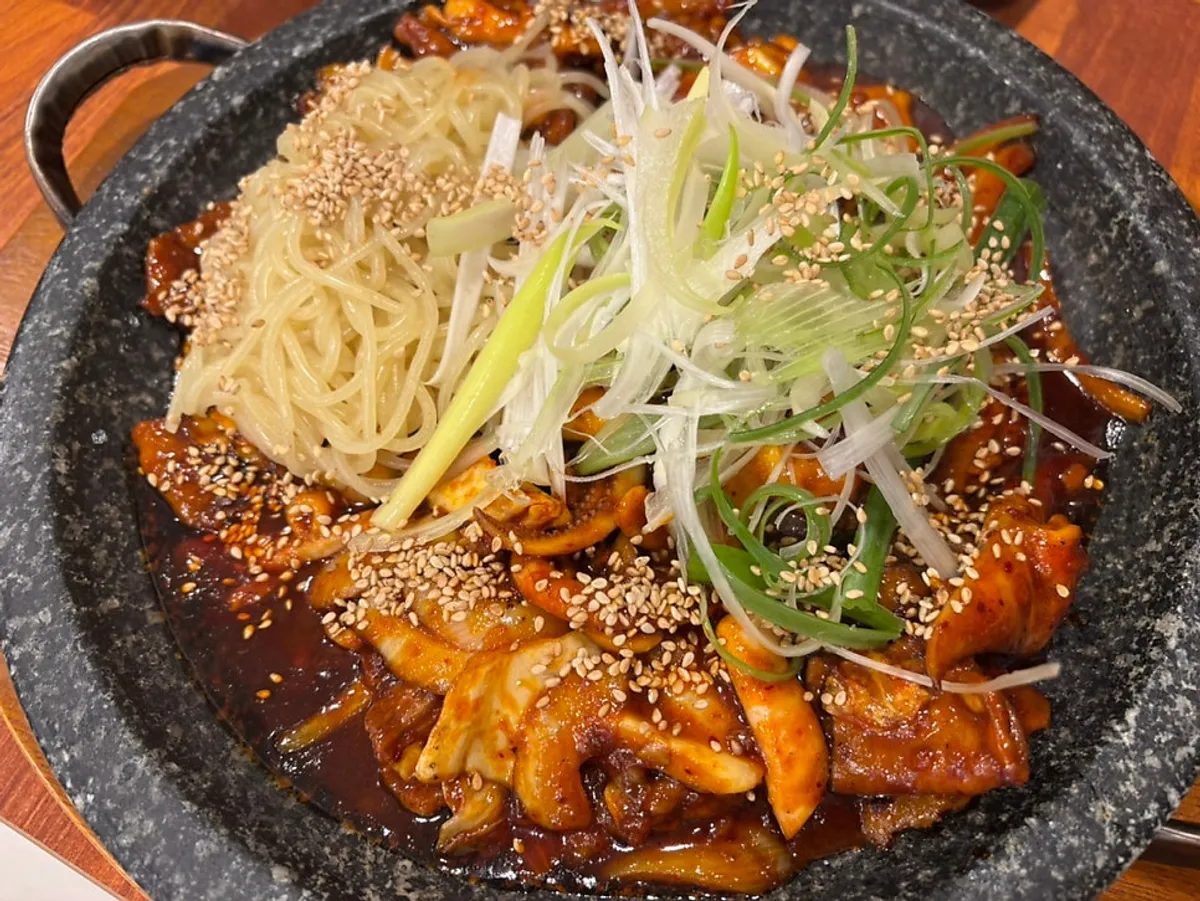 A full plate of Oje Bokkeum on the stone griddle