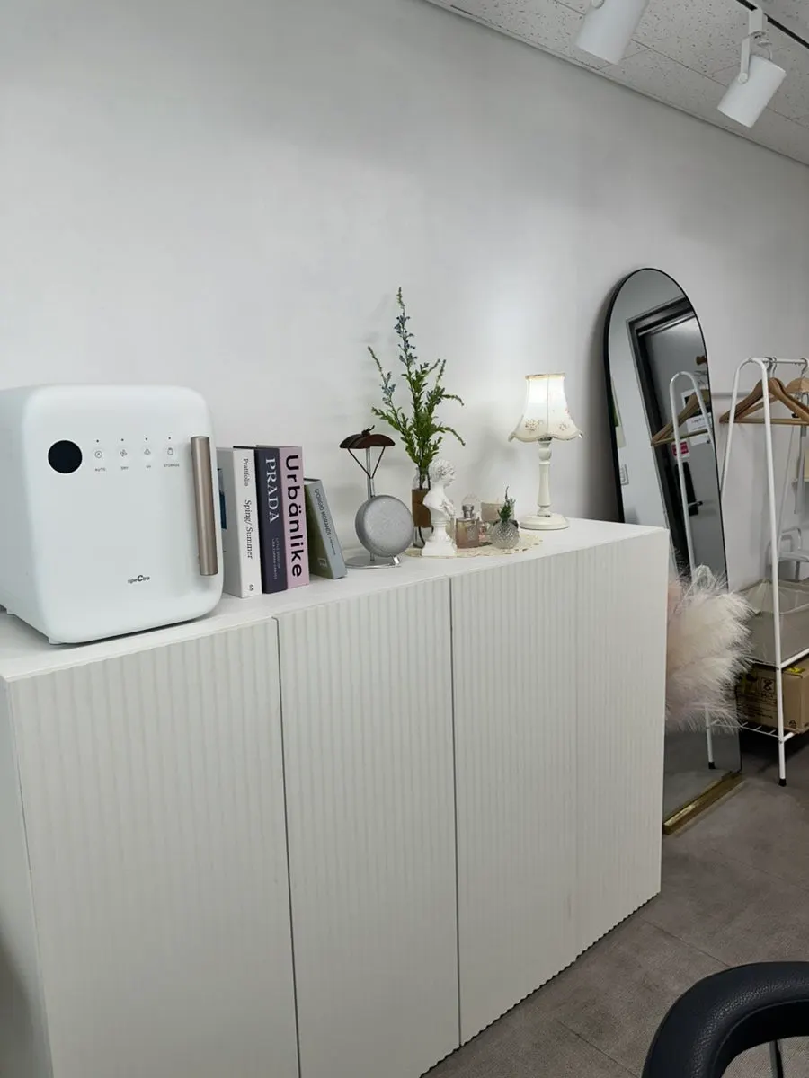 Entrance to Salon Dohe at Suite 703, Seoryeon Building, Sanbon main shopping district