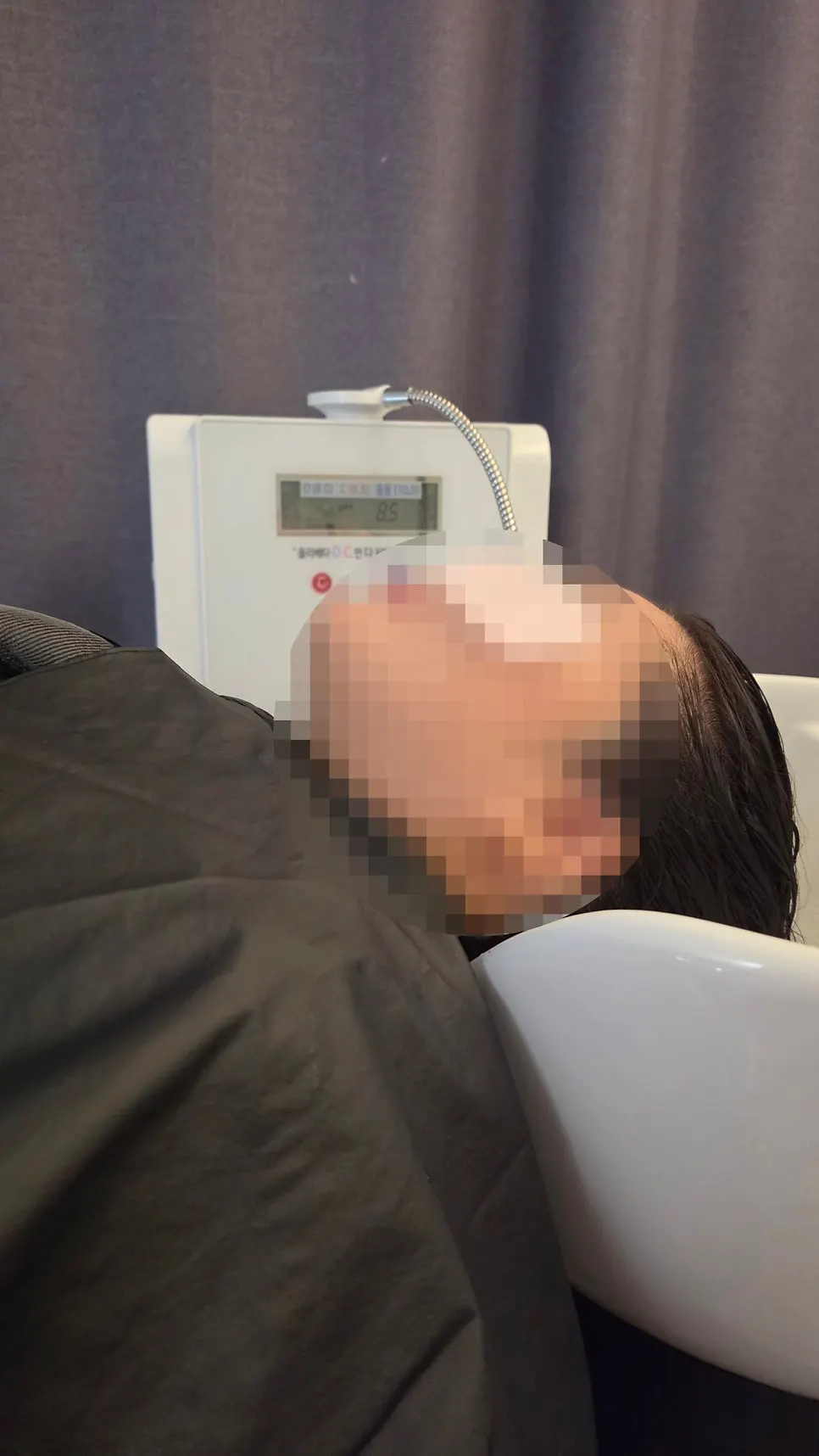 Intensive care for damaged hair during the clinic